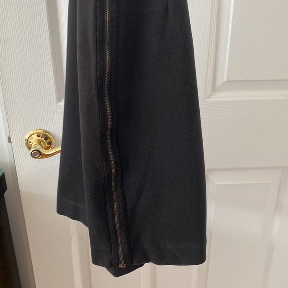 DKNY black sleeveless dress. Size 8. Rounded neck. Full side zipper. PTP abt 19 - Picture 5 of 11